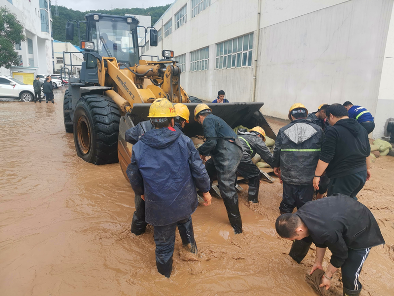 選煤公司黃陵二礦選煤廠：連日奮戰(zhàn)取得抗洪勝利-配圖2_副本.png