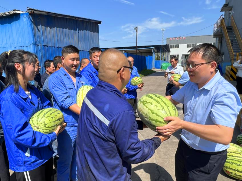 選煤公司：夏日送清涼 關(guān)懷沁人心-1.png